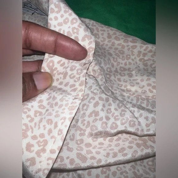 Rails Kate 100% Silk Animal Print Patterned Button-Down Shirt size Large- Flaw - Picture 12 of 12